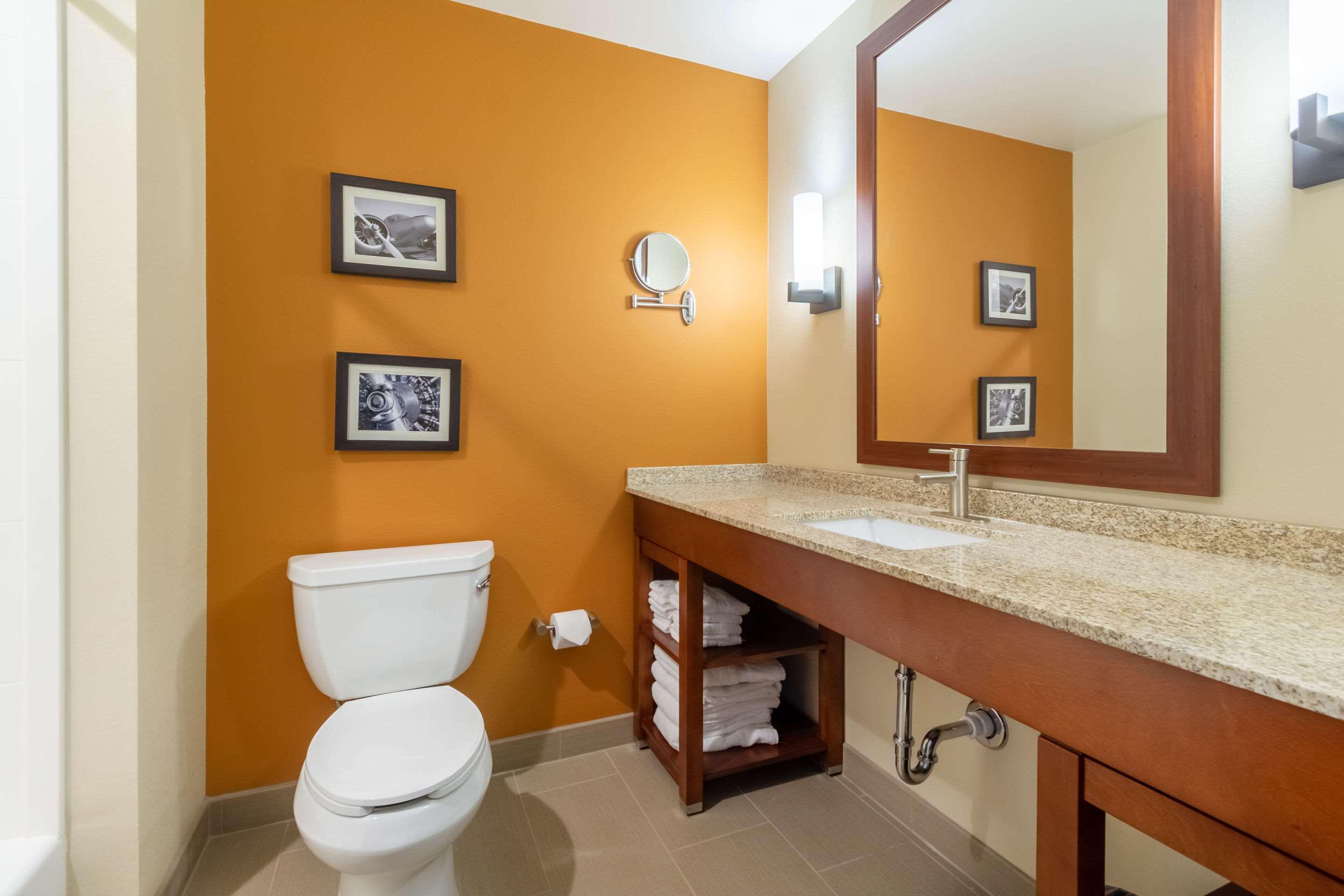Comfort Inn & Suites - Harrisburg Airport - Hershey South Middletown  Екстер'єр фото