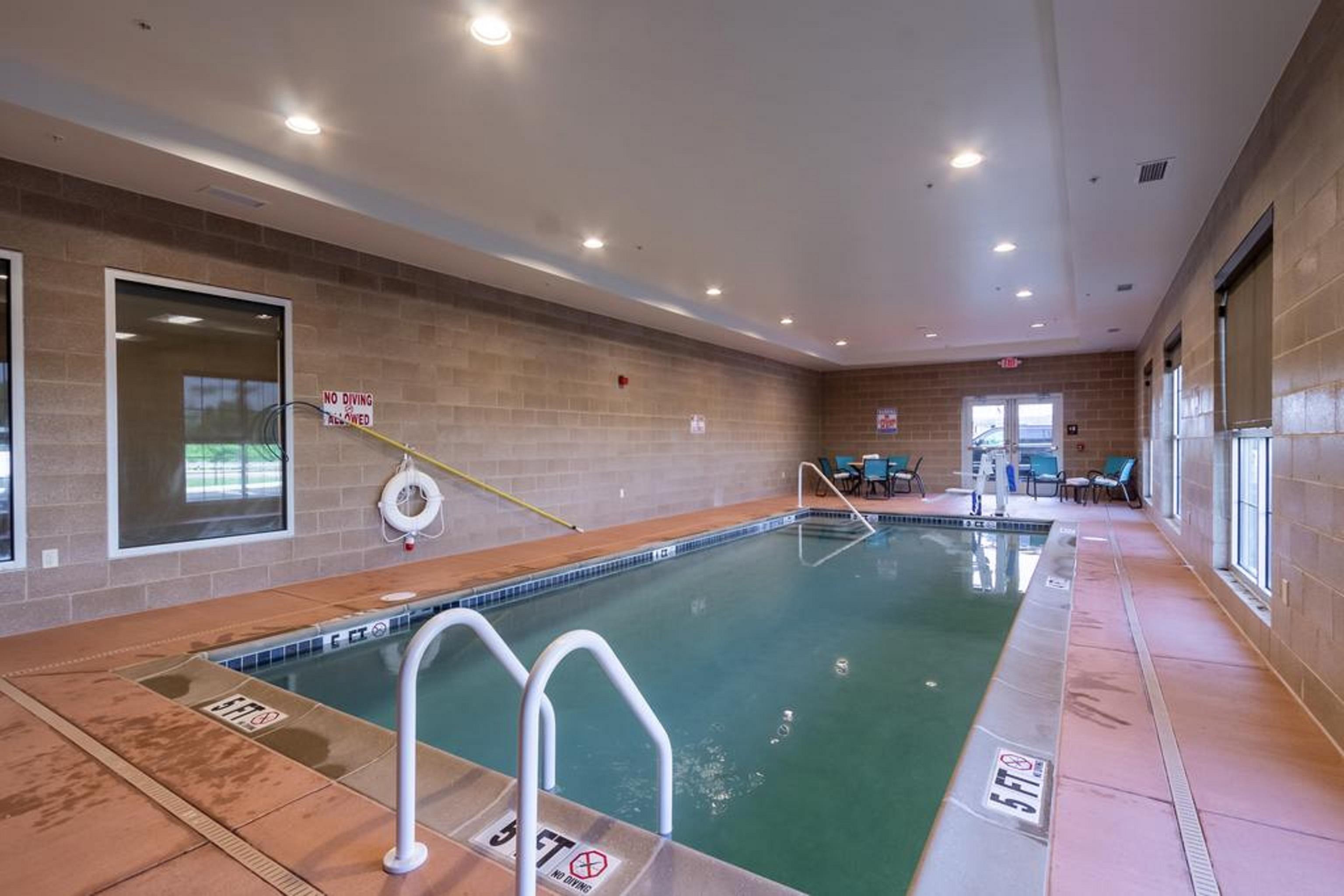 Comfort Inn & Suites - Harrisburg Airport - Hershey South Middletown  Екстер'єр фото